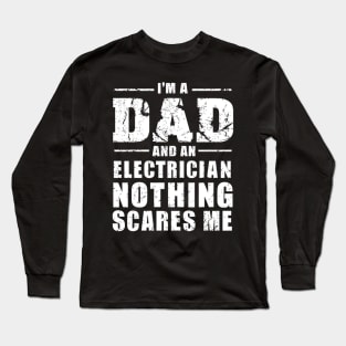 I'm A Dad And An Electrician nothing scares me Long Sleeve T-Shirt